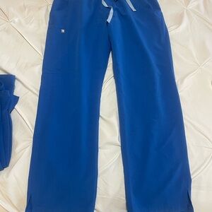 FIGS Royal Blue Kade Cargo Scrub Pants size large